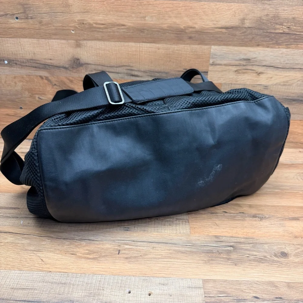 Lululemon Womens Zipper Closure Silver Tone Duffel Shoulder Handbag Black
